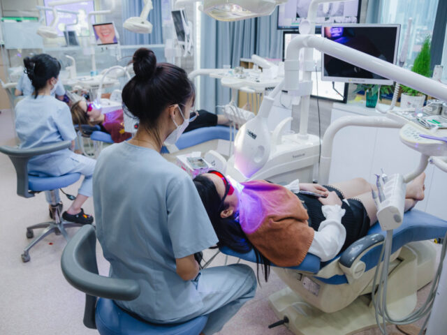 Tẩy trắng răng